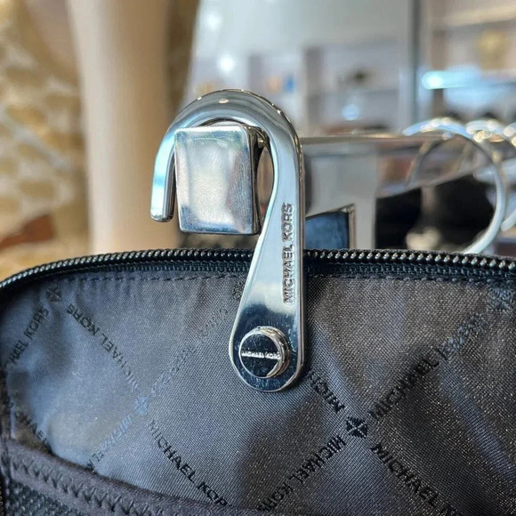 Michael kors Outlet Kent Recycled Nylon Toiletry Bag 37S3LKNT6O - Picture 14 of 16